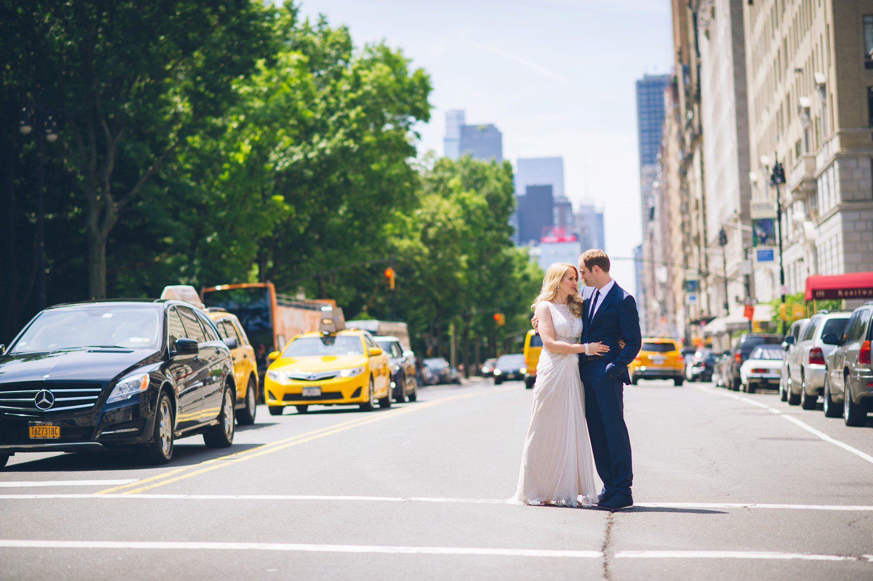 elope new york, heiraten nyc, cross walk shot