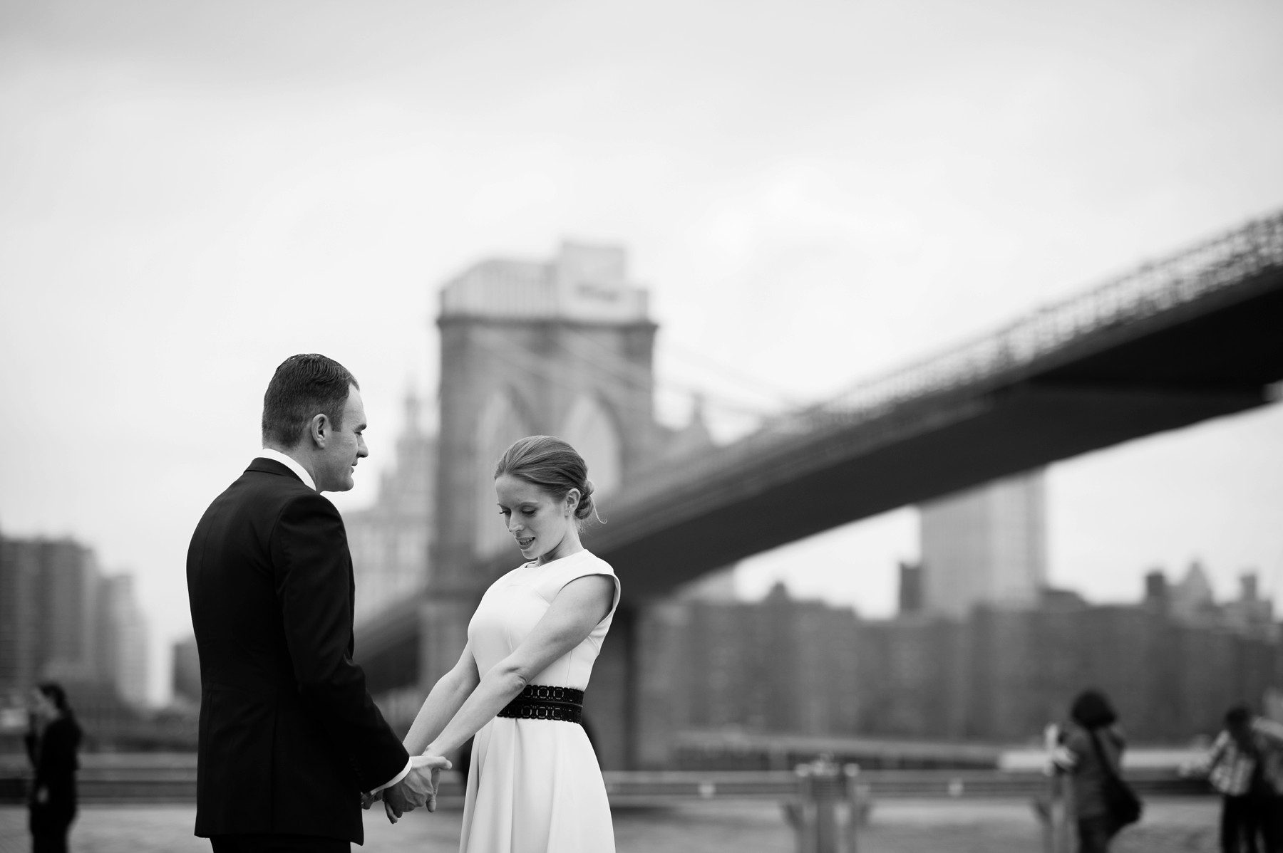 new york elopement sascha reinking photography brooklyn bridge