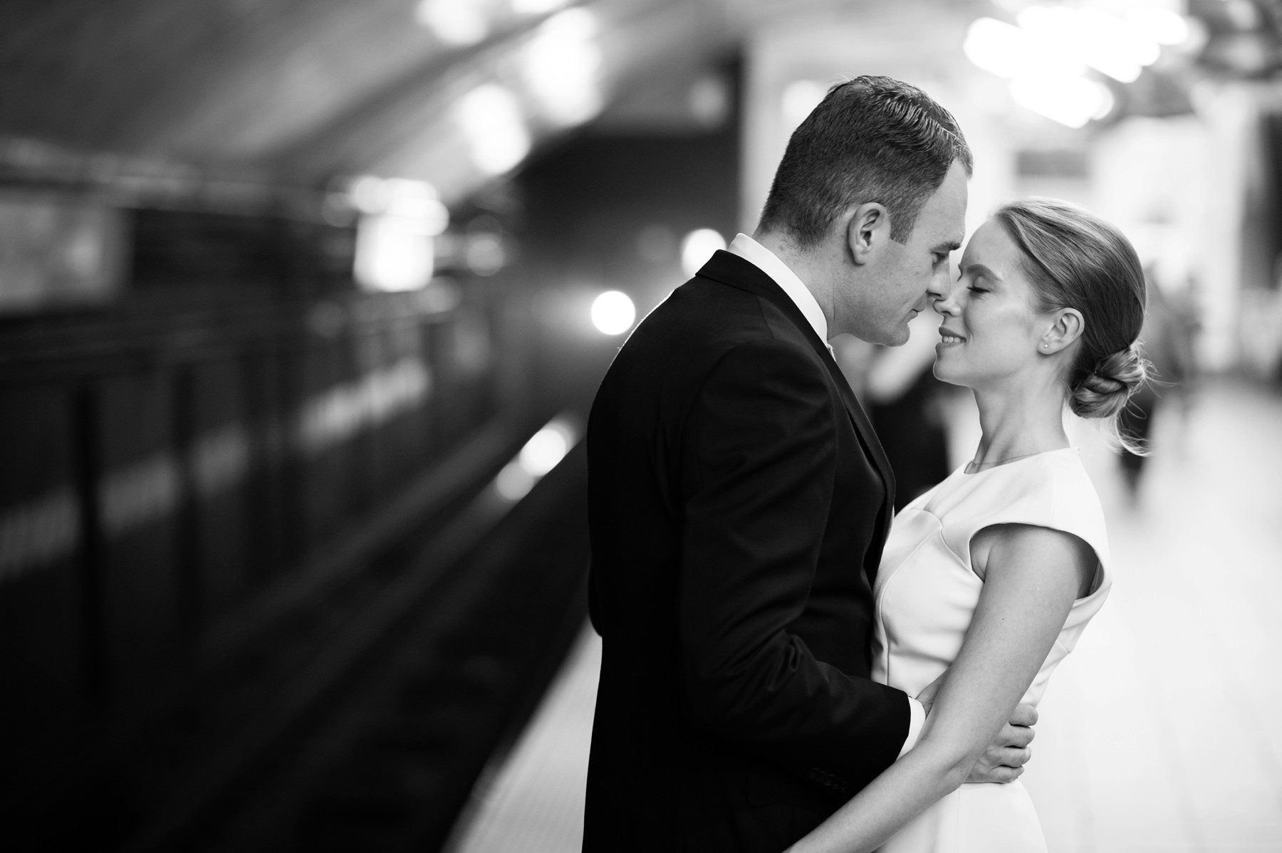 new york elopement sascha reinking photography subway 7 train
