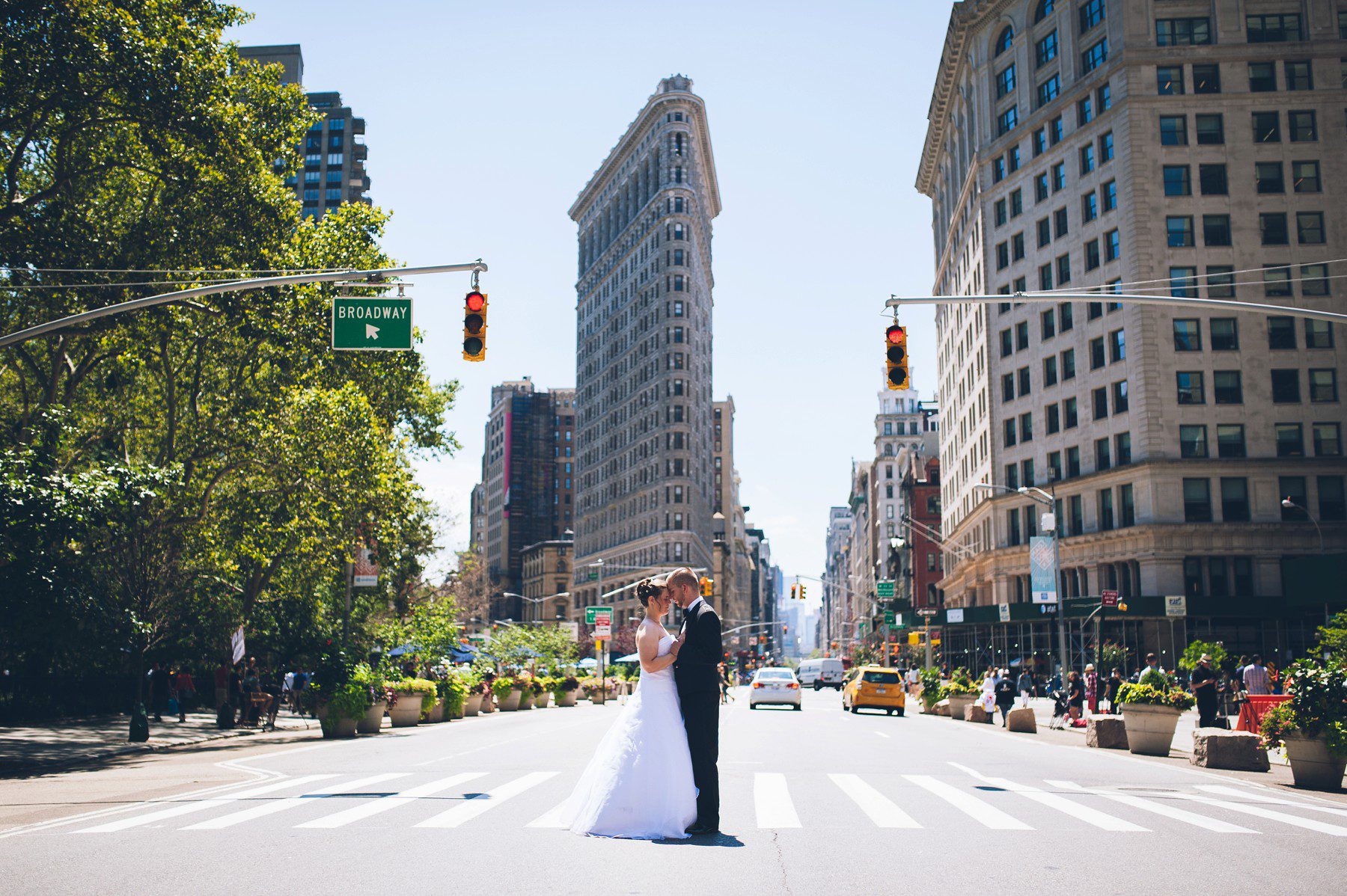 elope in front of the flatiron building